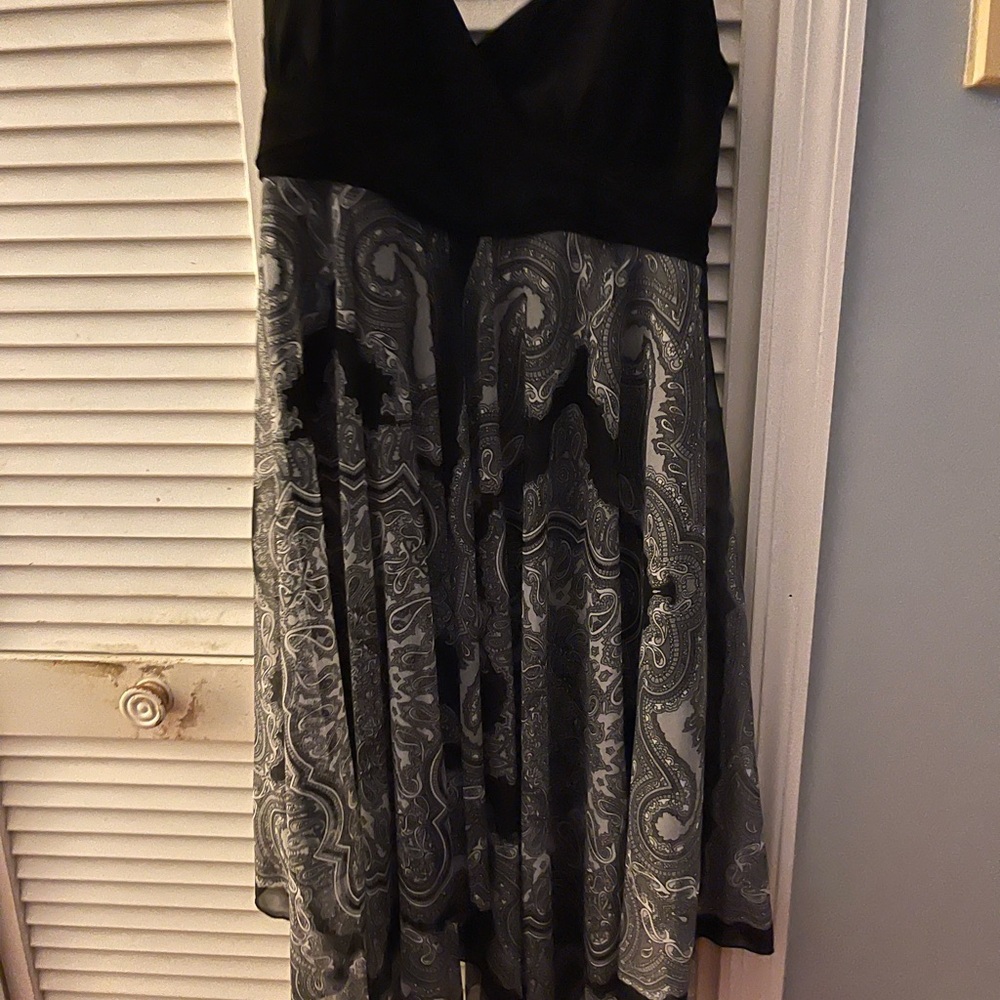 Elegant Black and Gray Paisley Dress